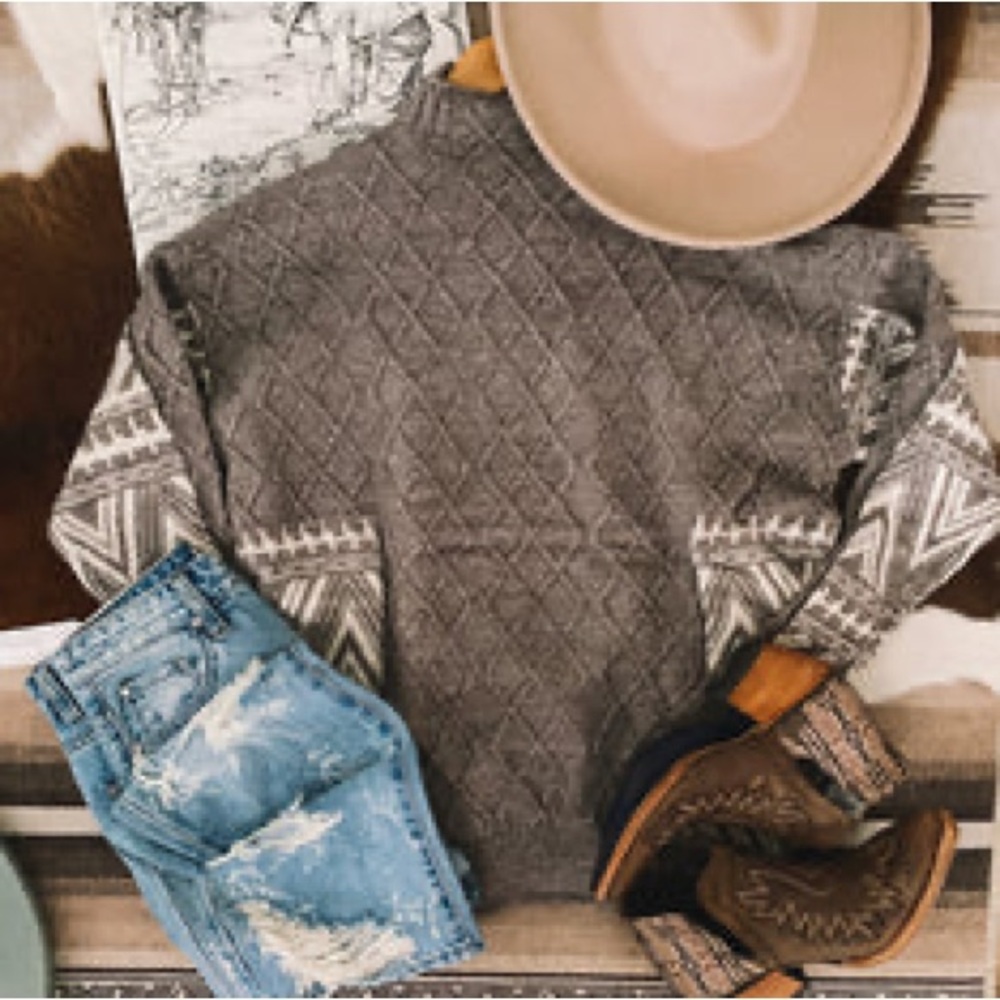 Main strip sweater